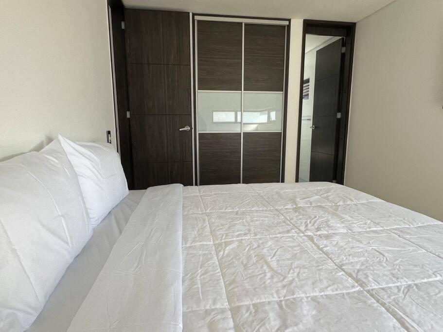 Apartamento 1204, Excelent Location In El Poblado